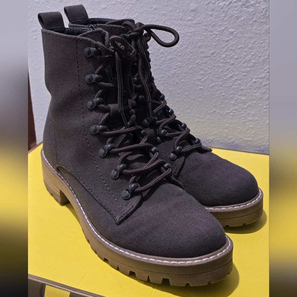 Stylish Brown Lace-Up Women's Boots